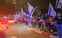 תושבי הוד השרון הריעו לחטופים ששוחררו