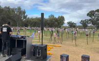 תיעוד מצמרר: הדי-ג'יי ניגן ברחבת המסיבה ברעים מול תמונות הנרצחים והחטופים