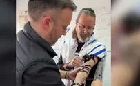 הבן הבטיח להניח תפילין ואימו שוחררה מהשבי