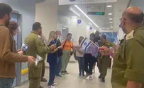לצלילי מחיאות כפיים ודגלי ישראל: אילנה גריצבסקי שנחטפה שוחררה מבית החולים וולפסון