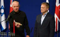 UK Defense Sec. joins Israeli DM for Hanukkah candlelighting