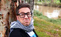 Israeli comedian and actor presents: “I'm white and I'm woke"