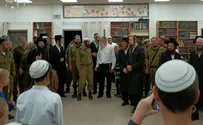 צפו: חסידי קרלין משמחים את היישוב חרשה