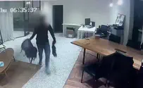 פרצו לעסק, גנבו כספות והסתירו אותן בפחים