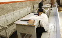 נתניה: לוחמי האש חילצו ילד מקוביית בטון