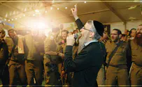 אברהם פריד והחיילים שרים "לנצח"