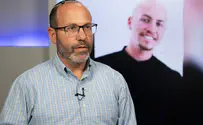 אביו של החטוף סולק ממאהל החטופים בקפלן