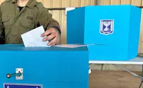 Открыты 12 избирательных участков: за кого голосуют солдаты?