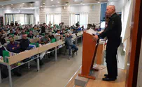 אתם ההוכחה שאפשר לאחוז בנשק ובספר יחד
