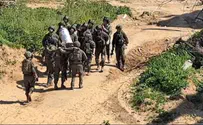 הכנסת ספר תורה במסדרון נצרים