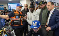Floyd Mayweather given Hatzalah 'Lifesaver Award'