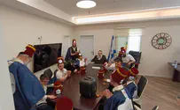 נכנסו מחופשים לקוזקים, ראש העיר הצטרף