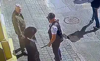 Chief Rabbi attacked at entrance to synagogue