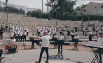 צילום: רועי גולן וטל חיים שירת הנערים: תלמידי 'כינור דוד' שרים 'והיא שעמדה'