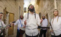להקת 'זמרת עולם' במחרוזת סיבוב שערים