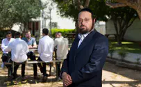 שחור, לבן וחאקי
