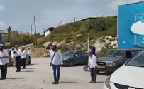 התלמידים חסמו את הכניסה לכפר באזריה