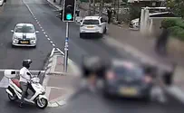 תיעוד: רוכב אופנוע תקף נהג בבני ברק, "אשחט לך את הילדים"