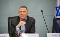 לקדם את הצעות החוק לסגירת משרדי אונר"א