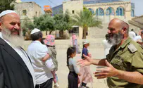 עולים במדים