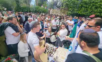 בנו של יוסי הרשקוביץ ז"ל מנגן את שירו