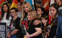 Montana Tucker sings Israeli anthem 'Hatikva'