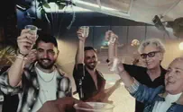 משה פרץ בסנונית ראשונה מתוך "מתוק מדבש"