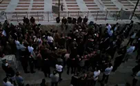 Haredi soldiers sing by the grave of their fallen friend