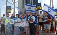 Family holds birthday party for hostage - at Gaza border crossing