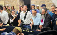 תפילת המשפחות השכולות בקבר יוסף