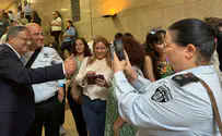 מצדיעים למשפחות השוטרים, הסוהרים והכבאים