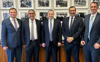 Rabbi Doron Perez presented prestigious award from YU