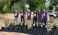 נעלים צבאיות מול ביתו של ח"כ משה סעדה