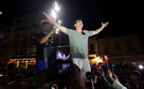 היוטיובר שהביס פוליטיקאים והפך חבר פרלמנט