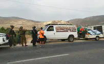 שלושה פצועים קל מירי לעבר רכב ישראלי