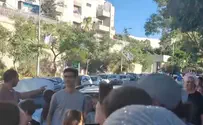 צפו: הרב ישי אנגלמן שנפצע קשה חזר לביתו