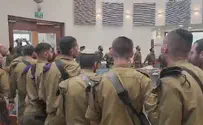 ריקוד החיילים והרב שבישר על הולדת הנכדה