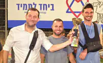 השוער נפצע קשה בעזה העניק גביעים