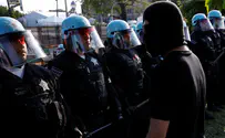 Anti-Israel protesters breach fence, four arrested