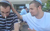 מרגש: מברך ביום חתונתו את הפצוע קשה