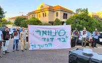Early-morning protest outside union chair's home