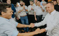 היועץ הפוליטי התחתן, השדכן: חבר כנסת