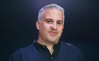 הקבר היחיד שנושא את סמל צה"ל והמוסד