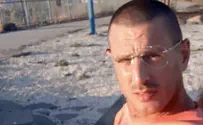 איש של מעשים טובים בלי לחפש תשומת לב