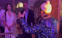 Watch: Lipa Schmeltzer sings to Noa Argamani