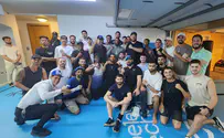 Legendary Boxer Floyd Mayweather visits wounded IDF soldiers