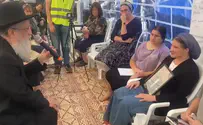 הרב הראשי נשנק מבכי בניחום משפחת גולדברג