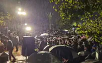 ההמונים שרים 'צמאה נפשי' בהלווית הרב קוגן