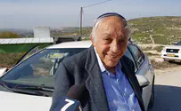 משה זר מורדם ומונשם בעקבות דלקת ריאות