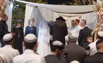 הברכה המרגשת של הרב טאו בחתונת אח החלל